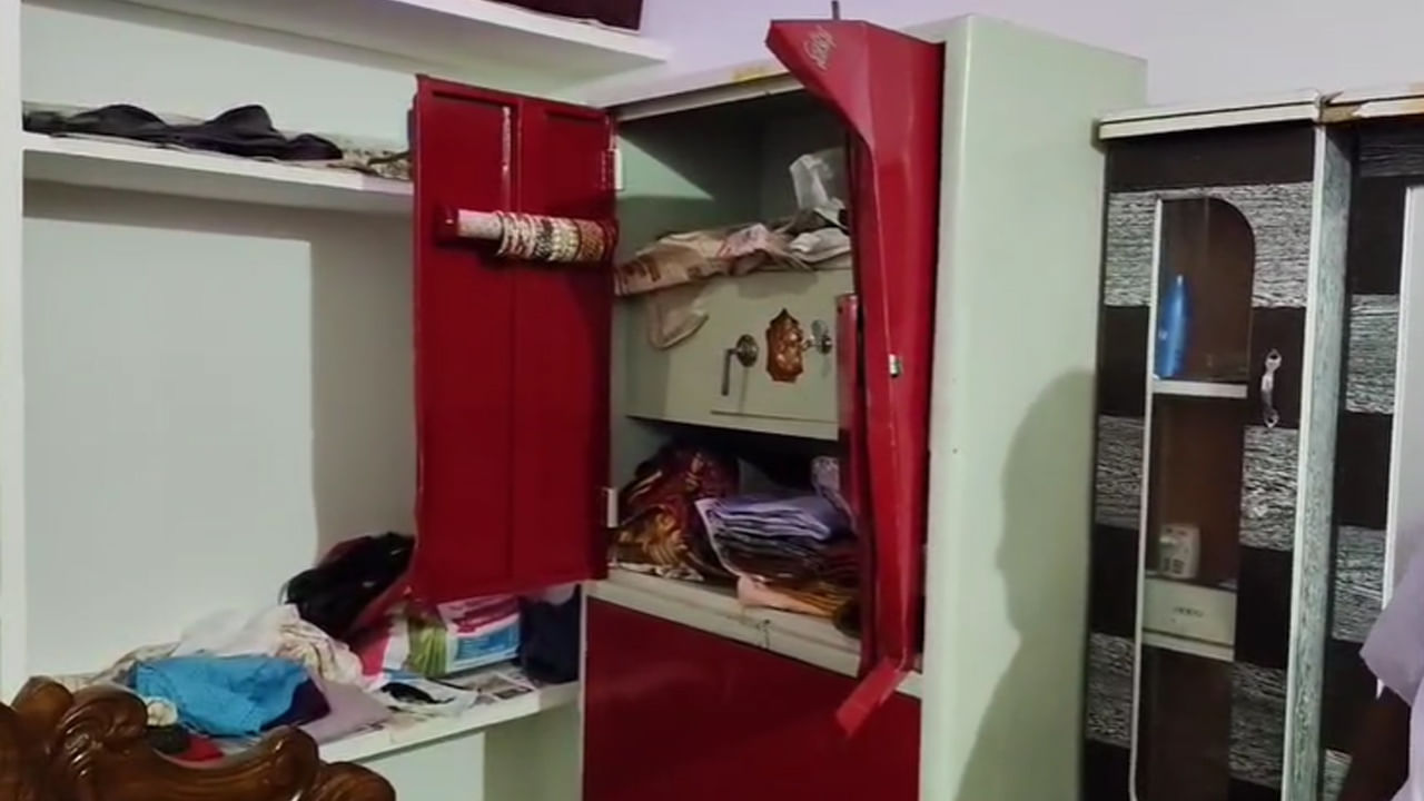 చోరీ చేసిన ఇంట్లోనే మకాం వేసిన దొంగోడు. మందు, విందులతో ఎంజాయ్‌..! మూడు రోజుల తరువాత..