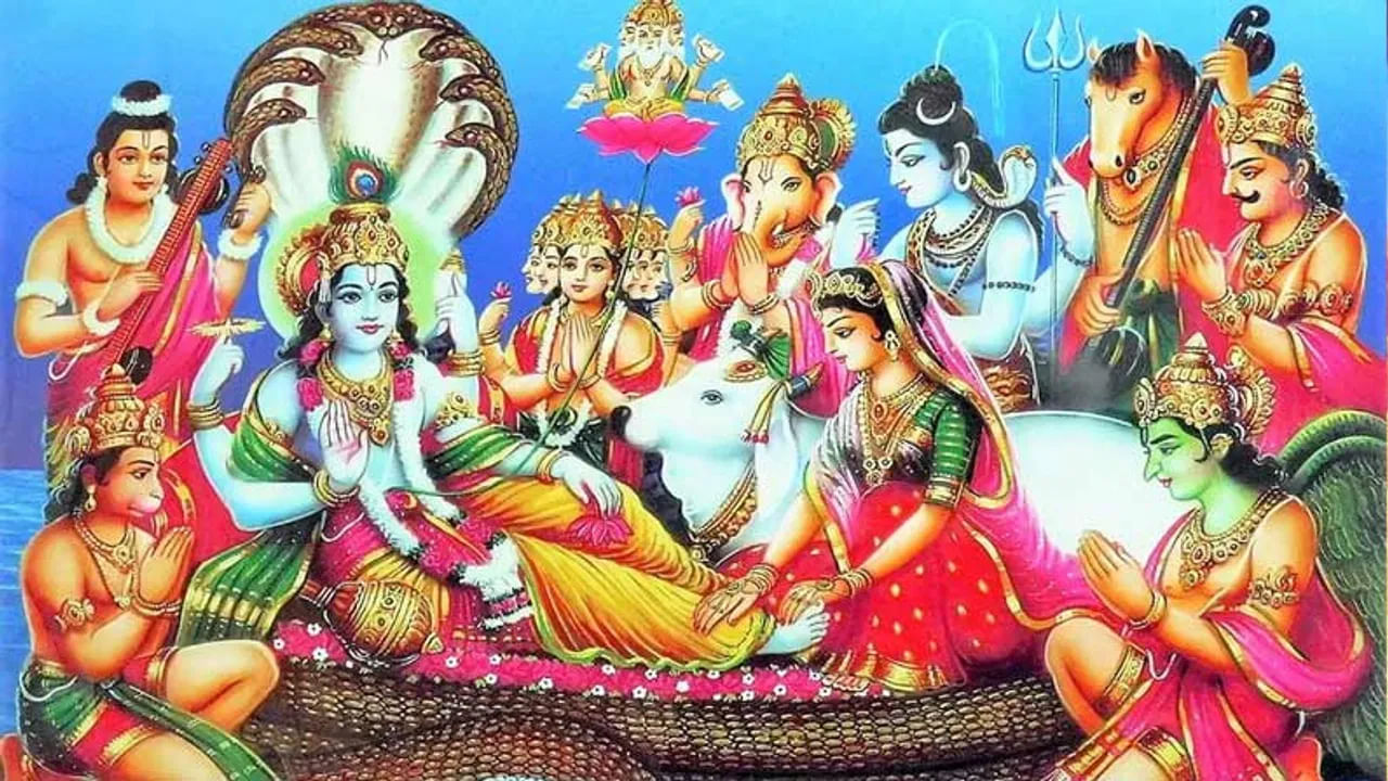 వ్రతాలు, పూజలు : తొలి ఏకాదశి రోజున ప్రతి ఒక్కరూ ఆలయాలకు వెళ్లి పూజలు చేయడమే కాకుండా, తప్పకుండా కొన్ని రకాల వ్రతాలు ఆచరించాలంట. మరీ ముఖ్యంగా విష్ణుసహస్రనామం పారాయణం చేయడం లేదా సత్యనారాయణ వ్రతం ఆచరించడం, శ్రీ మహావిష్ణువుకు నెయ్యితో దీపం వెలిగించడం వలన ఇంట్లో ఆర్థిక సమస్యలు తొలిగిపోతాయంట.