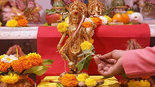 Thursday Puja Tips: డబ్బుకి ఇబ్బందులా.. గురువారం పసుపుతో ఈ పరిహారాలు చేయండి.. విష్ణు అనుగ్రహం మీ సొంతం..