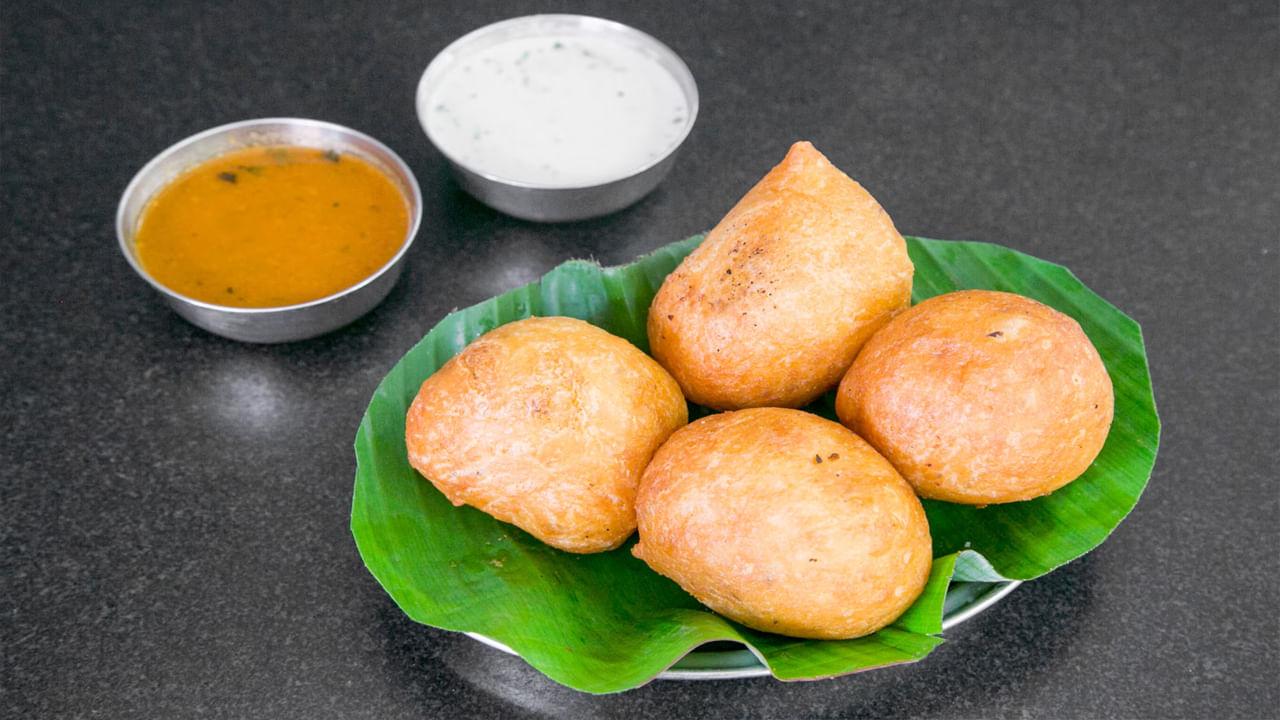 రోడ్డు పక్కన చిన్న బండిపై కూడా ప్లేట్‌ టిఫెన్‌ రూ.30 నుంచి రూ.40 ఉంటుంది. ఇలాంటి పరిస్థితుల్లో టిఫిన్‌ కేవలం రూ.5 అంటే హైదరాబాద్‌ వాసులు ఎగిరిగంత్తేస్తారు. ఇంతకీ ఈ రూ.5 టిఫిన్‌ కథేంటో ఇప్పుడు తెలుసుకుందాం.. 