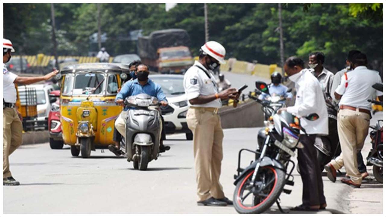 Traffic Rules: ఒక రోజులో ఒకటి కంటే ఎక్కువ చలాన్లు జారీ చేయవచ్చా? నియమాలు ఏం చెబుతున్నాయి?