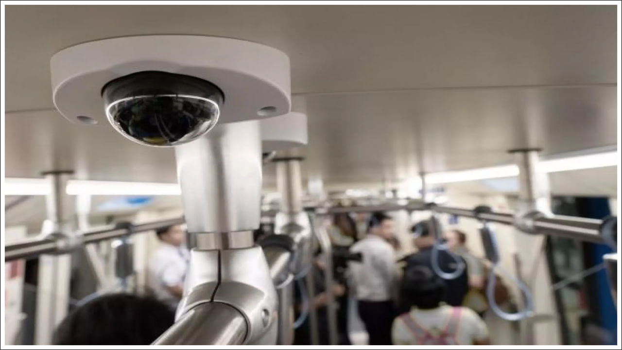 ప్రతి రైలు కోచ్‌లో నాలుగు కెమెరాలు: వీటిలో రెండు కెమెరాలు కోచ్ ఎంట్రీ డోర్ల దగ్గర ఉండనున్నాయి. మరికొన్ని సాధారణ ప్రాంతాల్లో ఉంటాయి. అయితే ప్రయాణికుల ప్రైవసీని దృష్టిలో ఉంచుకుని ప్రైవేట్ క్యాబిన్‌లు, వాష్‌రూములలో కెమెరాలు ఏర్పాటు చేయరు. ప్రతి లోకోమోటివ్‌లో ఆరు కెమెరాలు ఏర్పాటు చేస్తారు. 