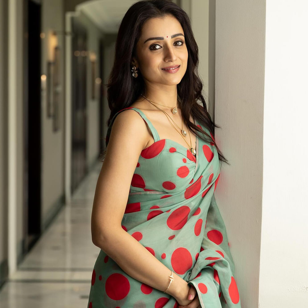 ఆ సినిమా మరెదో కాదు.. ది గ్రేటెస్ట్ ఆఫ్ ఆల్ టైమ్ (గోట్). విజయ్ దళపతి నటించిన ఈ చిత్రానికి ముందుగా అనుష్కను ఎంపిక చేశారట. కానీ వేరే కారణాలతో అనుష్క తప్పుకోగా.. త్రిషను సంప్రదించారట. దీంతో త్రిష ఈ సినిమాకు గ్రీన్ సిగ్నల్ ఇచ్చింది. గోట్ సినిమాకు మంచి రెస్పాన్స్ వచ్చిన సంగతి తెలిసిందే. 