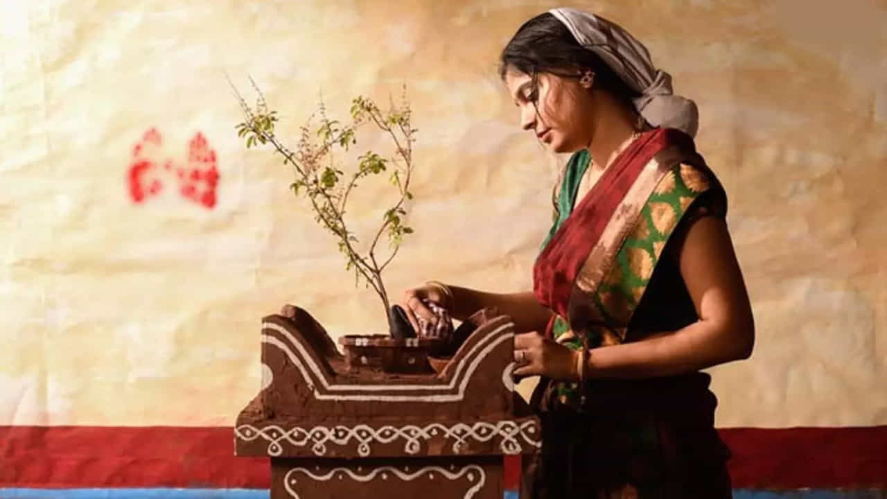 ఉపవాసం పాటించేటప్పుడు గుర్తుంచుకోవలసిన విషయాలు విషయానికి వస్తే.. మీరు ఏదైనా ఆరోగ్య సమస్యలతో బాధపడుతున్నట్లయితే, ఉపవాసం ప్రారంభించే ముందు వైద్యుడిని సంప్రదించడం మంచిది. ఉపవాసం సమయంలో తగినంత నీరు త్రాగడం చాలా ముఖ్యం. మీరు ఉపవాసం నుండి విరమించేటప్పుడు, తేలికపాటి ఆహారంతో ప్రారంభించి, క్రమంగా సాధారణ ఆహారానికి మారడం మంచిది.