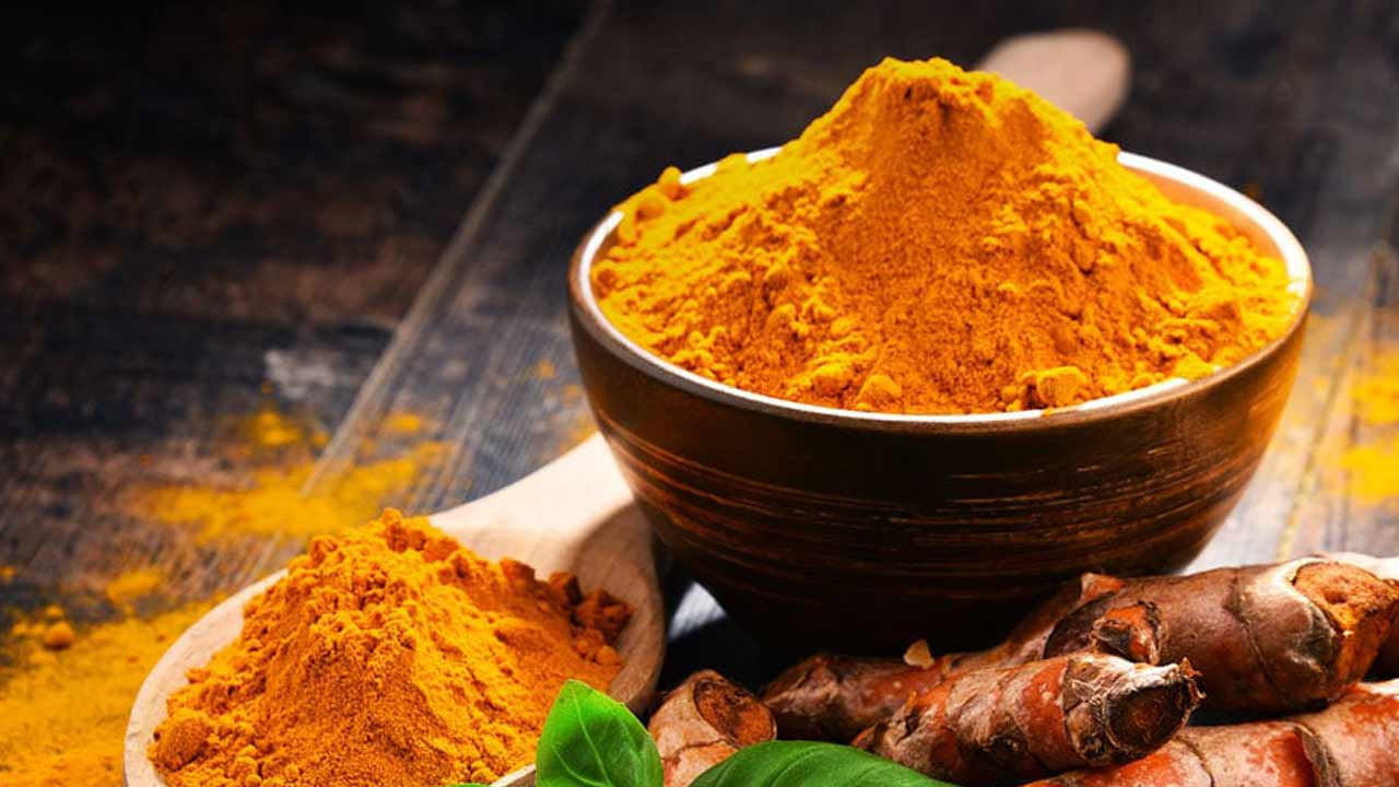 మూత్రపిండాల కోసం పసుపు: మీ రోజువారీ ఆహారంలో పసుపు పొడితో చేసిన చట్నీని తీసుకోండి. పసుపులో యాంటీ ఇన్‌ఫ్లమేటరీ ఎంజైమ్‌లు, కర్కుమిన్ అనే సమ్మేళనం కారణంగా శరీరంలో వాపు, నొప్పిని కలిగించే బ్యాక్టీరియా, వైరస్‌లను నశింపజేస్తుంది.