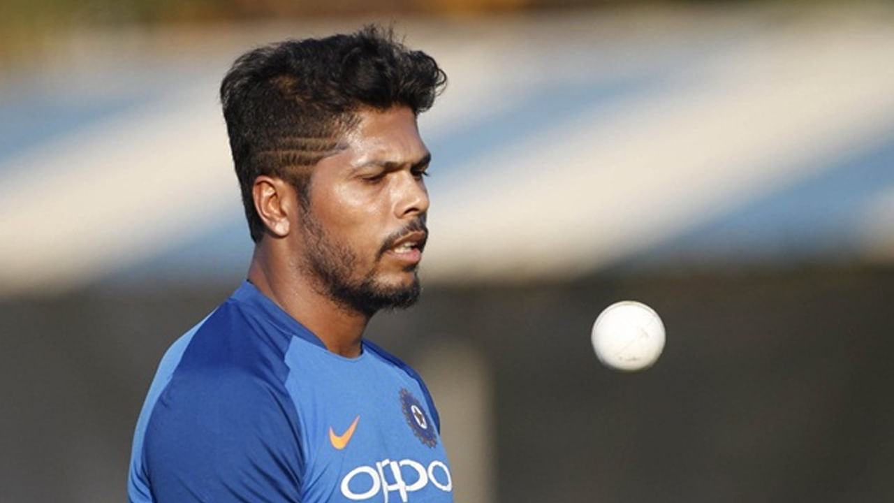 2. ఉమేష్ యాదవ్ (భారతదేశం): టీమిండియా ఫాస్ట్ బౌలర్ ఉమేష్ యాదవ్ తన అరంగేట్ర టెస్ట్ మ్యాచ్ తొలి ఇన్నింగ్స్ తొలి బంతికే ఖాతా తెరవకుండానే ఔటయ్యాడు. 2011లో వెస్టిండీస్‌తో జరిగిన టెస్ట్ మ్యాచ్‌లో ఉమేష్ యాదవ్ ఈ భయంకరమైన రికార్డును సృష్టించాడు.