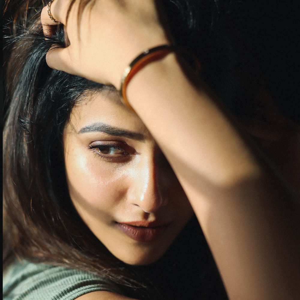 బేబీ హిట్ తర్వాత వైష్ణవికి అవకాశాలు క్యూ కట్టాయి. లవ్ మీ, జాక్ చిత్రాలతో మరోసారి ప్రేక్షకులను అలరించింది. కానీ ఈ రెండు సినిమాలు బాక్సాఫీస్ వద్ద ఆశించిన స్థాయిలో ఆకట్టుకోలేకపోయాయి. కానీ హిట్టు, ప్లాపులతో సంబంధం లేకుండా వరుస సినిమాలతో బిజీగ ఉంది ఈ ముద్దుగుమ్మ.