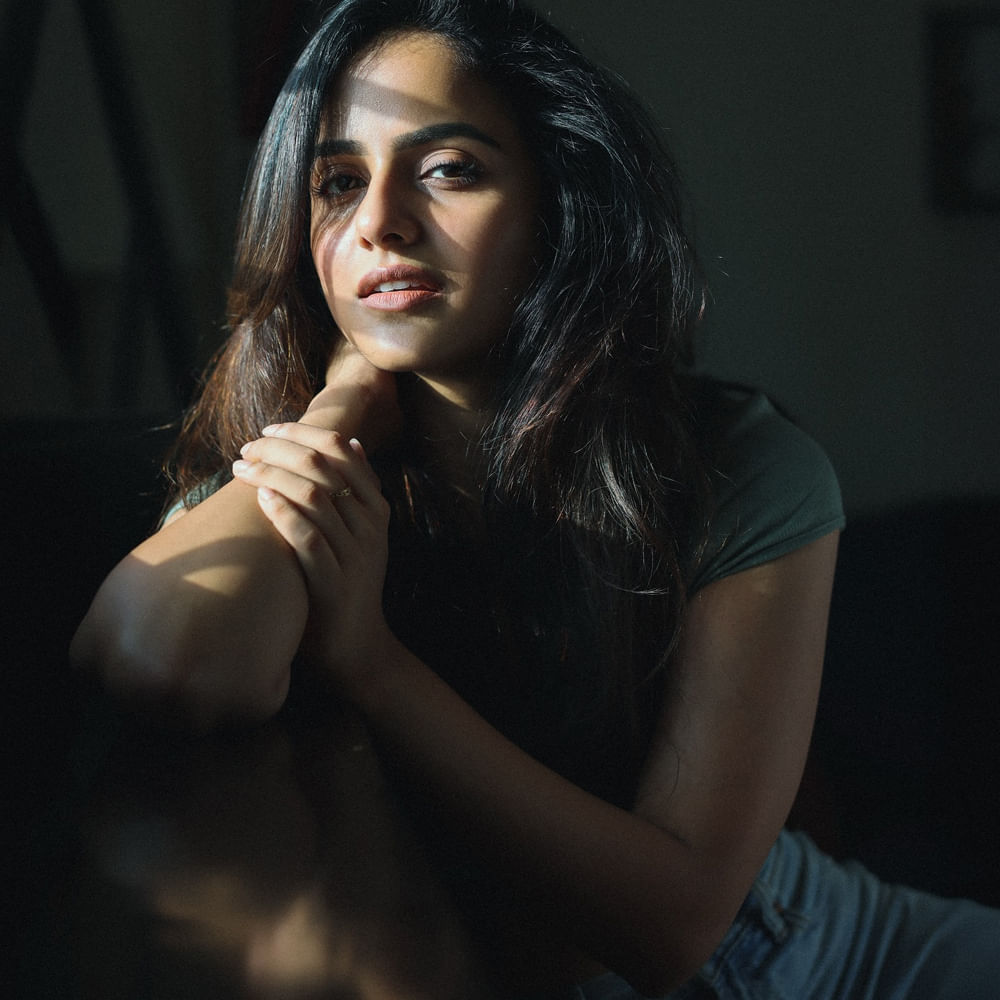 బేబీ సినిమాలో ఇద్దరు హీరోలు ఉన్నప్పటికీ కథ మొత్తం హీరోయిన్ వైష్ణవి పాత్ర చుట్టూ తిరుగుతుంది. ఈ చిత్రంలో తన అందం, నటనతో ఆకట్టుకుంది.  ఈసినిమా రూ.100 కోట్లకు పైగా వసూళ్లు రాబట్టి బ్లాక్ బస్టర్ హిట్ అయ్యింది. దీంతో ఇండస్ట్రీలో వైష్ణవికి మంచి పేరు రావడంతో యూత్ లో సూపర్ క్రేజ్ వచ్చింది. 