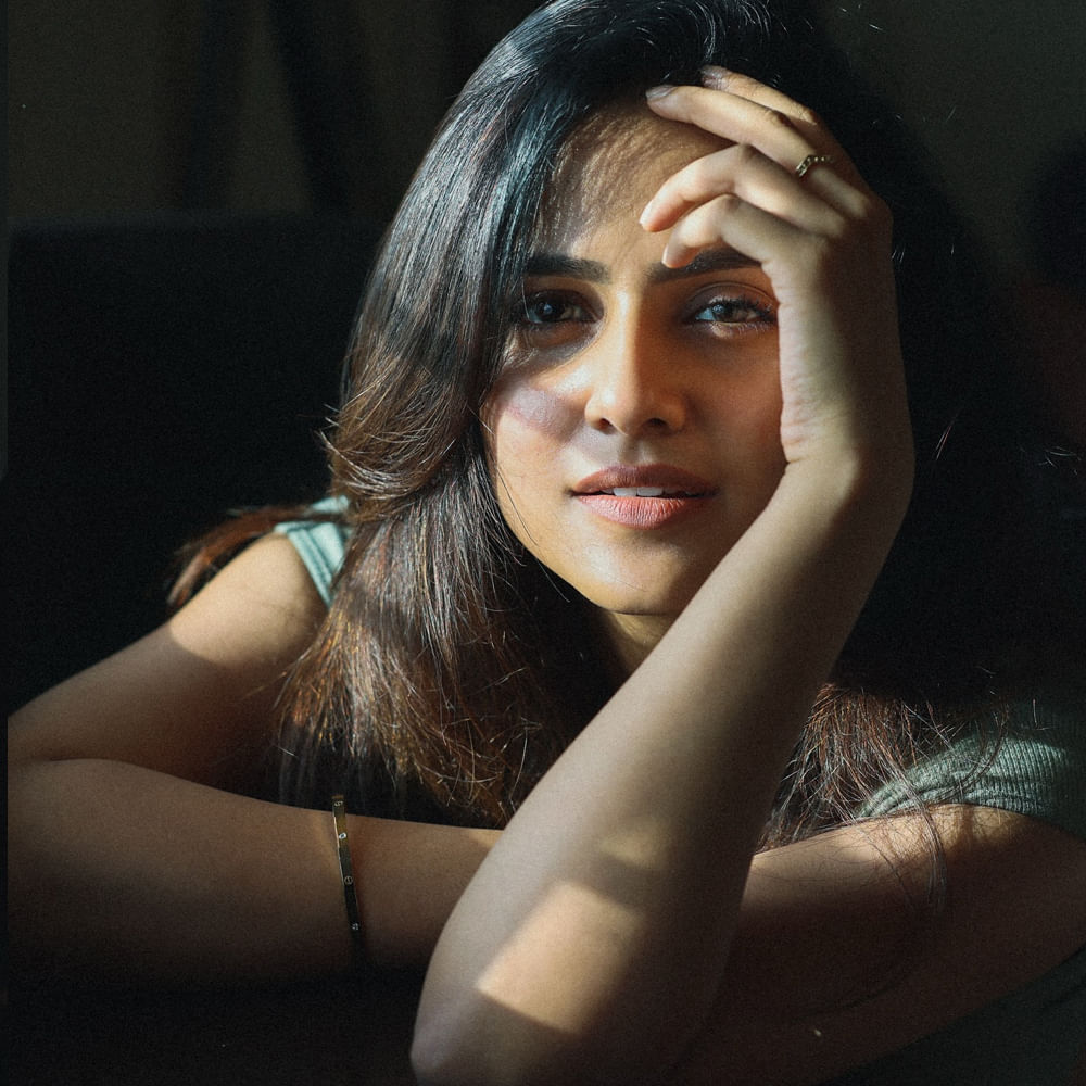 ఇదిలా ఉంటే.. ప్రస్తుతం వైష్ణవి చైతన్య రెమ్యునరేషన్ పెంచేసినట్లు టాక్ వినిపిస్తుంది. ఇప్పుడు ఈ అమ్మడు ఒక్కో సినిమాకు రూ. కోటి తీసుకుంటుందని టాక్ నడుస్తుంది. ఇక హిట్టు, ప్లాపులతో సంబంధం లేకుండా వరుస సినిమాలతో ప్రేక్షకులను అలరించేందుకు సిద్ధమయ్యింది. ప్రస్తుతం ఆనంద్ దేవరకొండ సరసన నటిస్తుంది. 