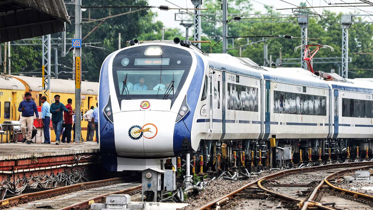 Vande Bharat: వందేభారత్‌ ప్రయాణికులకు గుడ్‌ న్యూస్‌.. ఆ రూట్‌లో స్టాప్‌లపై రైల్వే శాఖ కీలక నిర్ణయం!