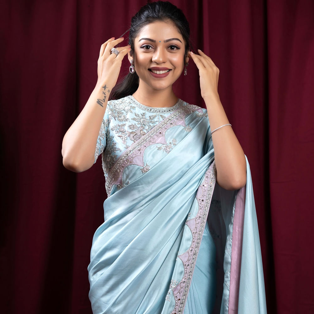 పుష్పకవిమానం సినిమాలో కనిపించింది. అలాగే స్వాతిముత్యం అనే సినిమా చేసింది ఈ సినిమా మంచి విజయాన్ని అందుకుంది. ఊరు పేరు భైరవకోన సినిమాతో మరో హిట్ అందుకుంది. ఇక సోషల్ మీడియాలో యాక్టివ్ గా ఉండే ఈ బ్యూటీ తన క్యూట్ ఫొటోలతోపాటు క్రేజీ వీడియోలను కూడా షేర్ చేస్తోంది.