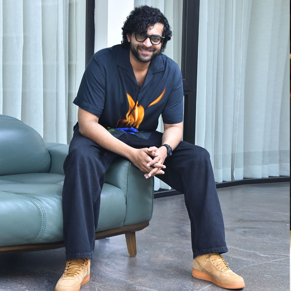 మీడియం రేంజ్ హీరోలే కదా అని తక్కువగా అంచనా వేయడానికి లేదు.. వాళ్ల సినిమాలు క్లిక్కైతే 100 కాదు.. 200 కోట్లు వస్తాయి. హనుమాన్ సినిమా దీనికి నిదర్శనం. దీనికి 300 కోట్లు వచ్చాయి. కానీ భారీతనం, బడ్జెట్‌పై పెట్టే ఫోకస్‌లో కాస్త కూడా కథపై పెట్టట్లేదు మన హీరోలు అంటూ విమర్శలు వస్తున్నాయిప్పుడు. మొన్న తమ్ముడు సినిమాకు కనీసం ఓపెనింగ్స్ రాలేదు.. అలాగే వరుణ్ తేజ్ మట్కాకు కూడా..!