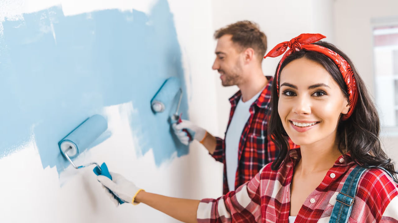  వాస్తు శాస్త్రం ప్రకారం, ఇంటి గోడలకు నలుపు రంగు వేయడం అస్సలే మంచిది కాదంట, ఇది అశుభకరమని భావిస్తారు. ఈ రంగు ప్రతికూల శక్తిని ఆకర్షిస్తుంది. అంతే కాకుండా ఇంట్లో అనేక సమస్యలకు కారణం అవుతుందంట. ముఖ్యంగా, మానసిక ఒత్తిడి పెంచుతుందంట. అంతే కాకుండా ఇలాంటి ఇంటిలో ఆర్థిక సంక్షోభం ఏర్పడుతుందంట.