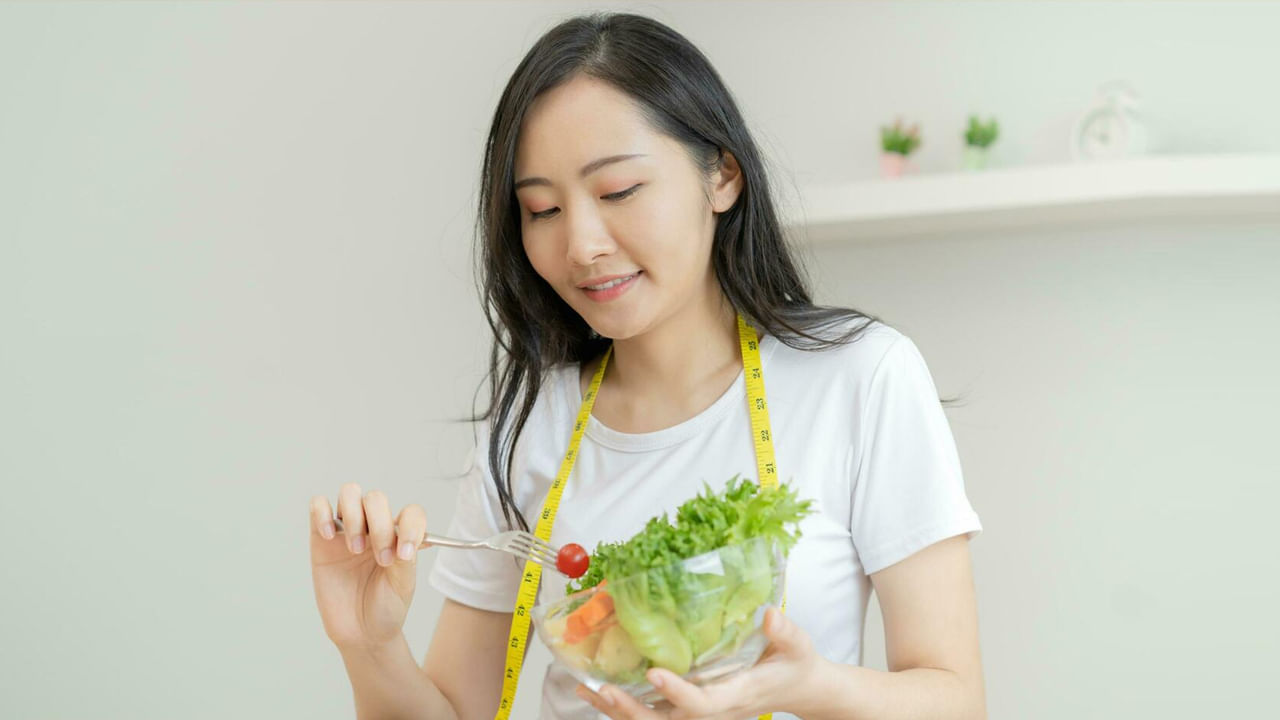 ఆమె తీవ్రమైన డైటింగ్ వల్ల ఆమె అవయవాలలో బలహీనత శ్వాస తీసుకోవడంలో ఇబ్బంది వంటి తీవ్రమైన ఆరోగ్య సమస్యలు తలెత్తాయి. దీనితో అత్యవసరంగా ఆసుపత్రికి వెళ్లాల్సి వచ్చింది. ఆసుపత్రికి చేరుకున్న తర్వాత ఆమె పరిస్థితి చాలా విషమంగా ఉందని వైద్యులు తెలిపారు. 