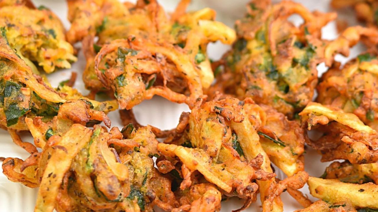 వర్షాకాలంలో ఈ పకోడీని మిస్ అవ్వద్దు.. నోరూరించే వెజిటబుల్ పకోడీ రెసిపీ మీకోసం..!