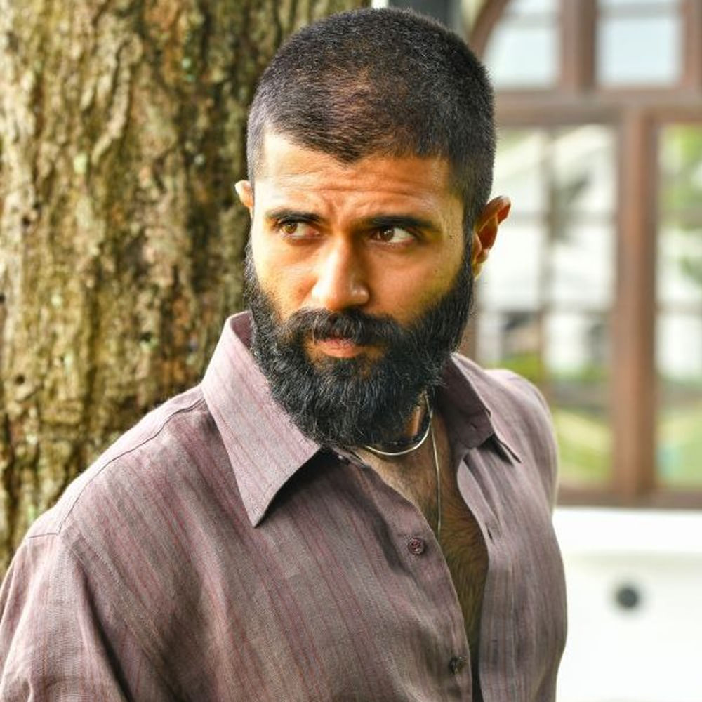 విడుదలకు ముందే పోస్టర్స్, సాంగ్స్ ద్వారా క్యూరియాసిటీ పెరిగింది. ఇప్పటికే విడుదలైన టీజర్, పాటలు విశేషంగా ఆకట్టుకున్నాయి. జూలై 31న ప్రపంచవ్యాప్తంగా ఈ సినిమాను గ్రాండ్ గా రిలీజ్ చేయనున్నారు. ఇటీవల విడుదలైన ట్రైలర్ హైప్ క్రియేట్ చేసింది.