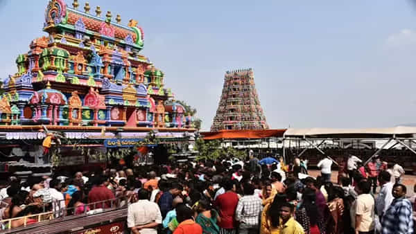 Vijayawada: దుర్గగుడిలో సేవ చేయాలనుకునే భక్తులకు గుడ్న్యూస్.. ఇకపై ఆన్లోనే రిజిస్టేషన్!.. పూర్తి వివరాలు ఇవే!