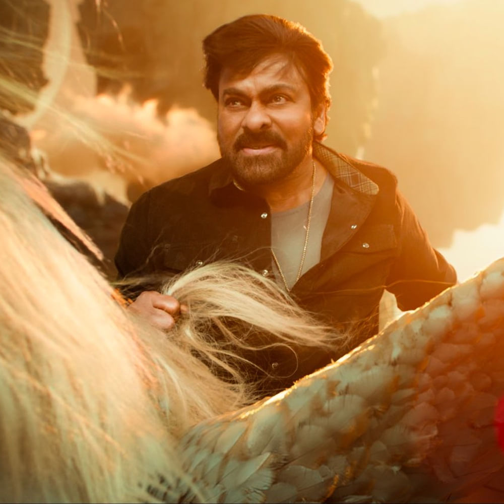 హీరోయిన్‌ను ఎత్తుకుపోయిన విలన్‌, ఆమెను విశ్వంభర లోకానికి తీసుకెళ్తే... హీరో అక్కడి ఎలా వెళ్లాడు, హీరోయిన్‌ను ఎలా కాపాడాడు అన్నదే  సినిమా కథ అని చెప్పారు. ప్రస్తుతానికి రిలీజ్ డేట్ విషయంలో ఎలాంటి క్లారిటీ ఇవ్వకపోయినా... అతి త్వరలో రిలీజ్ విషయంలో క్లారిటీ వస్తుందని చెప్పారు.