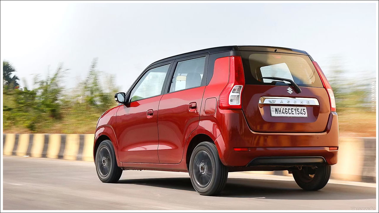 వ్యాగన్ ఆర్ అతిపెద్ద లక్షణం దాని పొడవైన, వెడల్పు డిజైన్, దీనిని టాల్ బాయ్ స్టైల్ అని పిలుస్తారు. ఈ డిజైన్ కారణంగా ప్రయాణికులకు హెడ్రూమ్, లెగ్రూమ్ బాగుంటుంది.