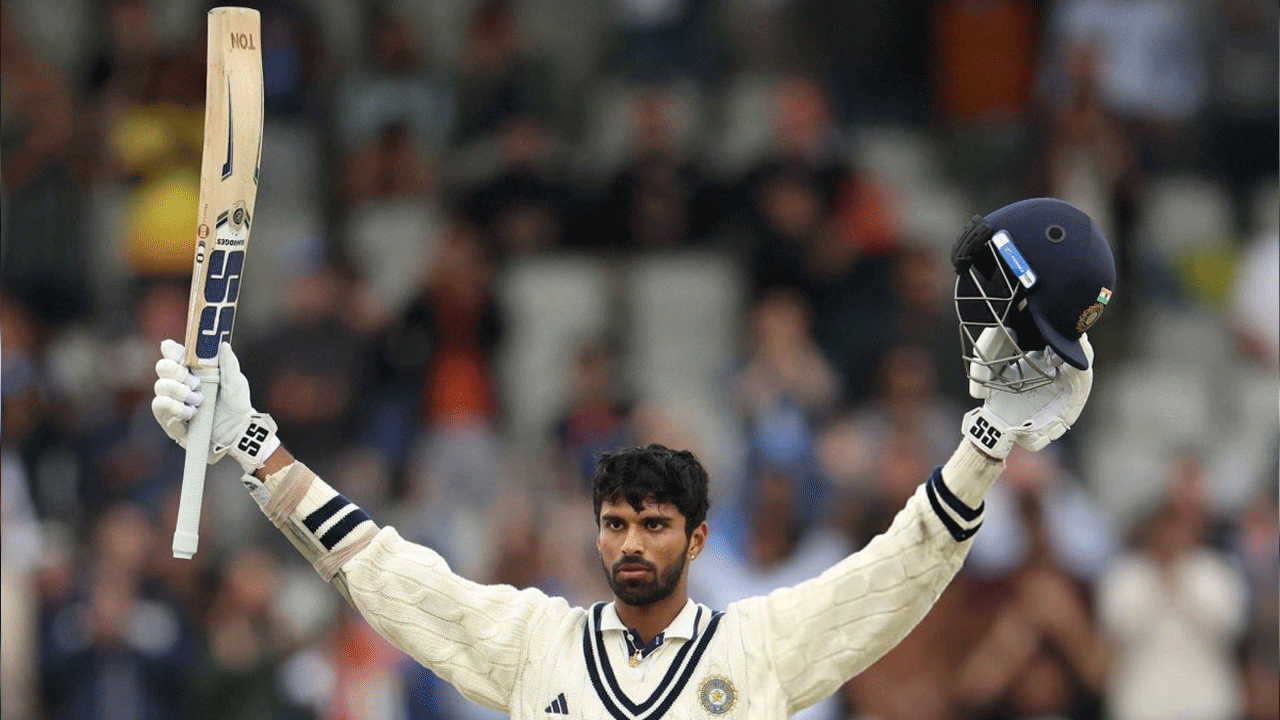 టెస్టుల్లో తన తొలి సెంచరీతో టీమిండియాకు విజయం అందించలేకపోయినా.. ఇంగ్లాండ్కు విజయాన్ని దూరం చేస్తూ.. టీమిండియాను ఓటమి నుంచి రక్షించాడు. అలాగే సిరీస్ సమం చేసే అవకాశం సజీవంగా ఉంచాడు. ఈ మ్యాచ్లో సుందర్ 206 బంతుల్లో 9 ఫోర్లు, ఒక సిక్స్తో 101 పరుగులు చేసి నాటౌట్గా నిలిచాడు.
