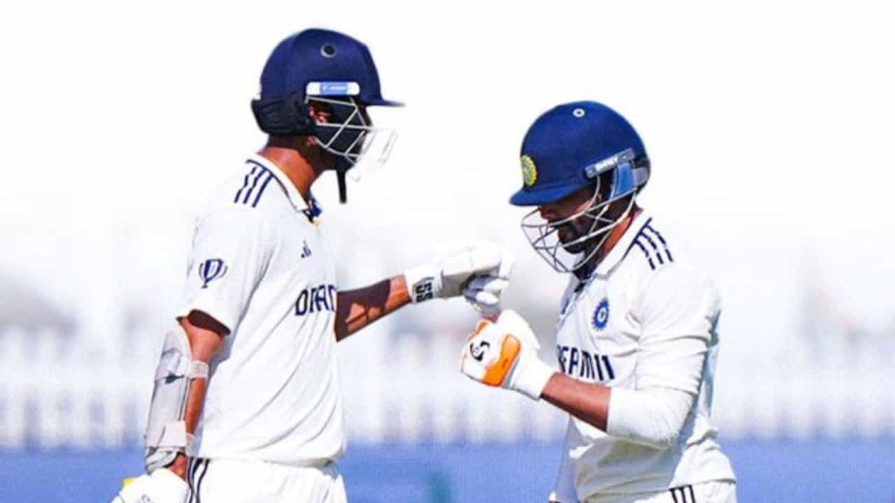 మ్యాచ్ డ్రాగా ముగియడంతో, ఇరు జట్లు పాయింట్లను పంచుకున్నాయి. ఈ సిరీస్లో ఇంగ్లాండ్ ఇంకా 2-1 ఆధిక్యంలో కొనసాగుతుంది. ఇక సిరీస్లో చివరిదైన ఐదో టెస్ట్ ఓవల్లో జరగనుంది. వాషింగ్టన్ సుందర్ తన తొలి టెస్టు సెంచరీతో భారత క్రికెట్లో తనకంటూ ఒక ప్రత్యేక స్థానాన్ని సుస్థిరం చేసుకున్నాడు. అతని ఈ ప్రదర్శన భవిష్యత్తులో భారత టెస్టు జట్టులో అతని స్థానాన్ని పదిలం చేస్తుందని ఆశిద్దాం.
