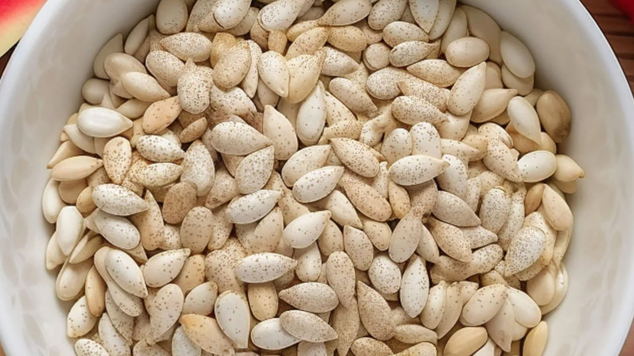 పుచ్చ గింజ‌ల ప‌ప్పులో ప్రోటీన్లు అధికంగా ఉన్నందున నాన్ వెజ్ తిన‌ని వారికి ప్రోటీన్ల‌కు మంచి మూలం. ఇవి కండ‌రాల మ‌ర‌మ్మ‌త్తు, నిర్మాణానికి ఎంతగానో సహాయపడతాయి. అలాగే కోల్పోయిన శ‌క్తిని తిరిగి పొందడానికి కూడా ఉపయోగపడతాయి. క‌ణ‌జాల అభివృద్ధికి దోహ‌దం పడతాయి.  అలాగే కండ‌రాలు ఆరోగ్యంగా ఉంటాయి.