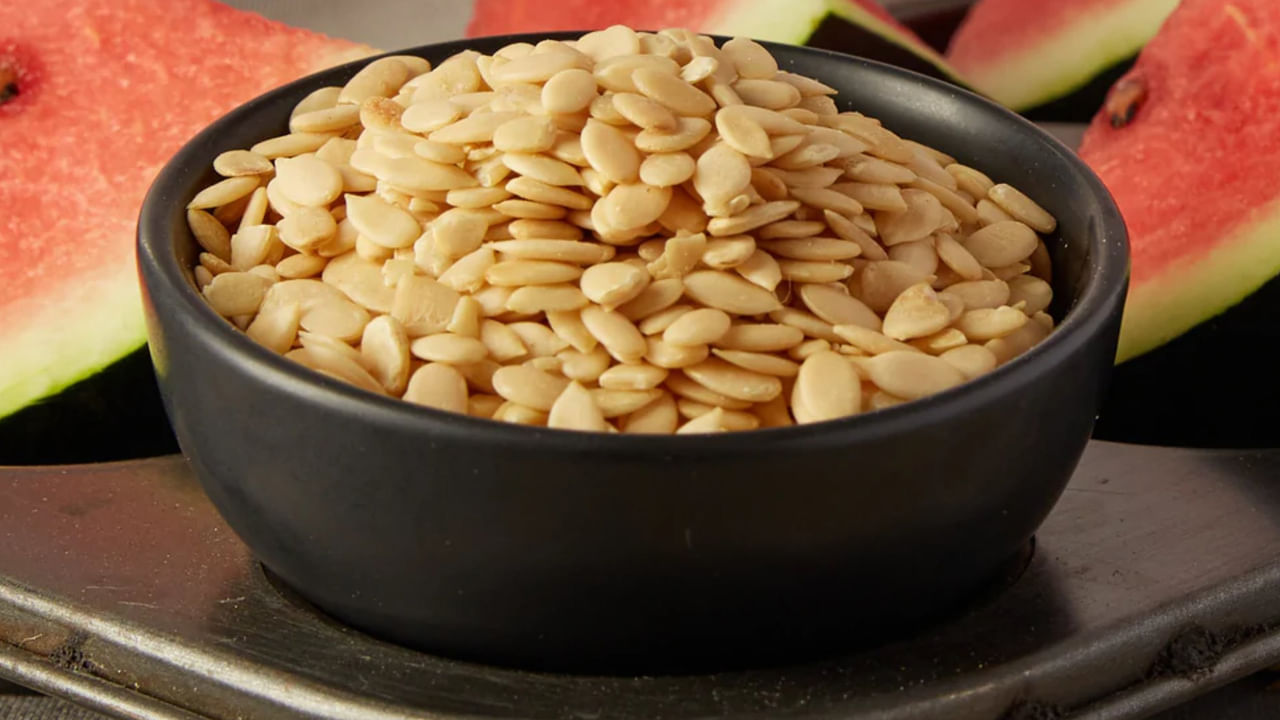 ఈ ప‌ప్పులో మోనో అన్‌శాచురేటెడ్‌, పాలీ అన్‌శాచురేటెడ్ అనే ఆరోగ్య‌క‌ర‌మైన కొవ్వులు ఉంటాయి. ఇవి కొలెస్ట్రాల్ స్థాయిల‌ను నియంత్రిస్తాయి. బీపీ సమస్య తగ్గుముఖం పడుతుంది. ర‌క్త నాళాల్లో అడ్డంకులు తొల‌గి గుండె ఆరోగ్యంగా ఉంటుంది. దీని హార్ట్ ఎటాక్ రాదు. హైబీపీ ఉన్న‌వారికి ఈ ప‌ప్పు ఎంతగానో మేలు చేస్తుంది. బీపీని నియంత్ర‌ణ‌లో ఉంచుతుంది.