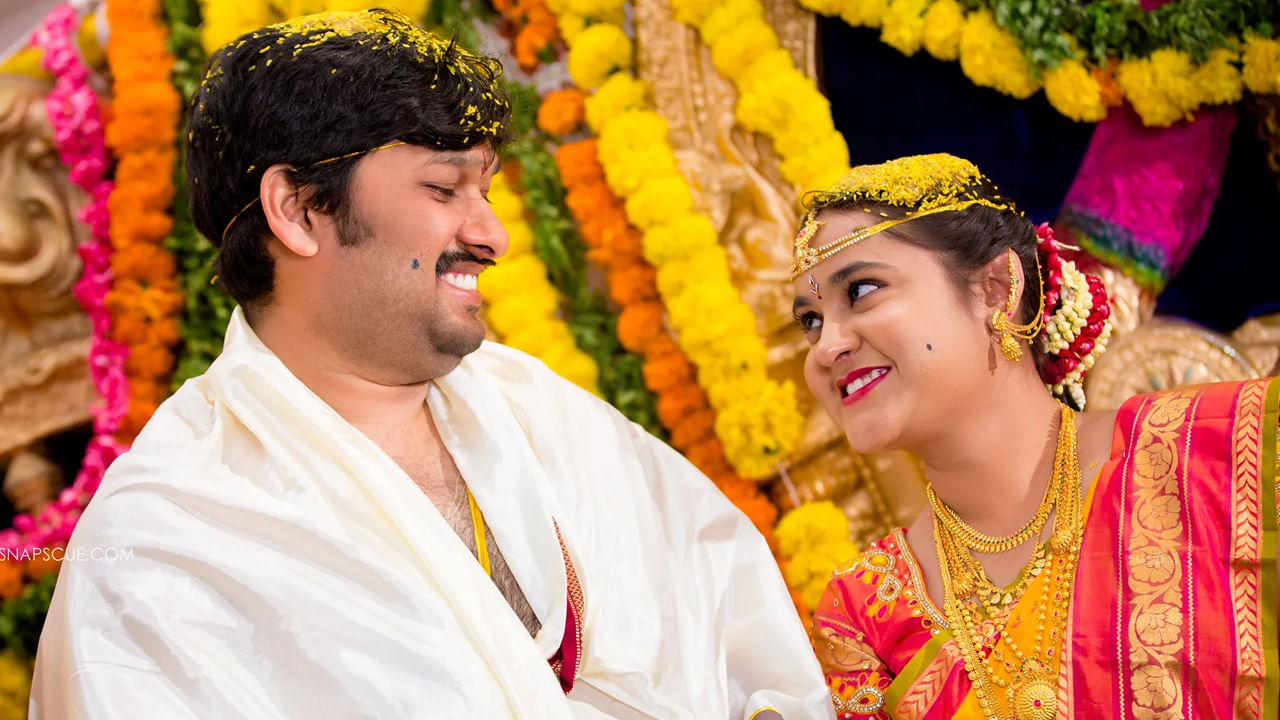 ఆధునిక వైవిధ్యాలు: సాంప్రదాయకంగా కాటుకతో బుగ్గపై చుక్కను చేయబడినప్పటికీ, ఆధునిక వైవిధ్యాలు ఇతర నల్ల సౌందర్య ఉత్పత్తులను లేదా స్టిక్కర్‌లను కూడా ఉపయోగిస్తున్నారు. కానీ అన్నింటిలో ఉద్దేశ్యం మాత్రం ఒక్కటే. 