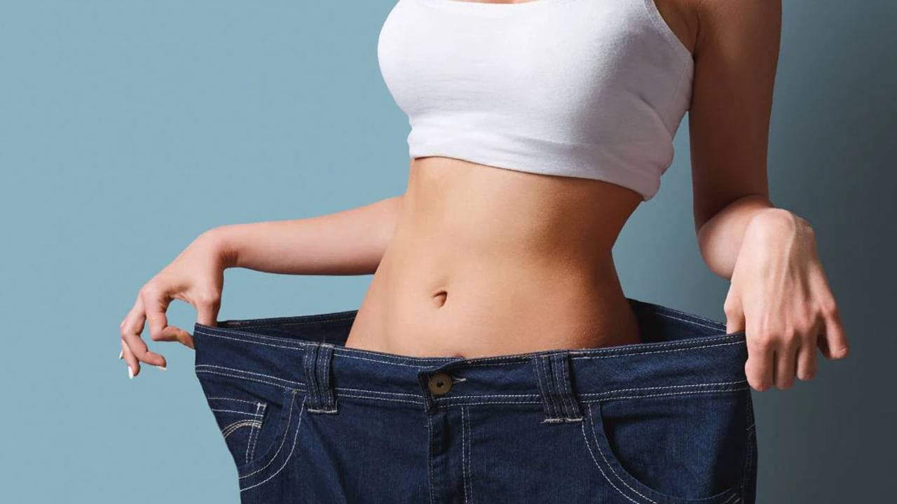 ఎక్కువగా బరువు తగ్గడం, ఆకలి తగ్గడం: బరువు తగ్గడం అనేక కారణాల వల్ల సంభవించవచ్చు. కానీ అది కారణం లేకుండా జరిగితే పిత్తాశయ క్యాన్సర్ హెచ్చరిక కావచ్చు. క్యాన్సర్ అధునాతన దశకు చేరుకున్నప్పుడు శరీరంలో జీవక్రియ, జీర్ణ ప్రక్రియలు తీవ్రంగా బలహీనపడటం వలన బరువు తగ్గడం జరుగుతుంది. దీని కారణంగా, ఒక వ్యక్తి కొద్దిగా తిన్న తర్వాత కడుపు నిండినట్లు అనిపించవచ్చు, దీని ఫలితంగా ఆకలి తగ్గుతుంది, తరువాత బరువు తగ్గుతుంది. ఎటువంటి స్పష్టమైన కారణం లేకుండా నిరంతరం ఆకలి లేకపోవడం, గణనీయమైన బరువు తగ్గడం జరిగితే మాత్రం వైద్యుడితో చర్చించడం అవసరం.