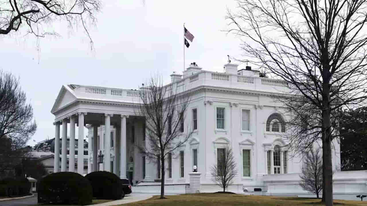 USA: అమెరికా అధ్యక్ష భవనం వైట్హౌస్కు తాళం... భద్రతాధికారులను భయపెట్టిన అనుమానాస్పద వస్తువు