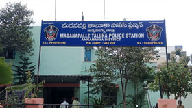 Crime: తల్లికి వందనం డబ్బులతో తాగేశాడని... Crime: తల్లికి వందనం డబ్బులతో తాగేశాడని...