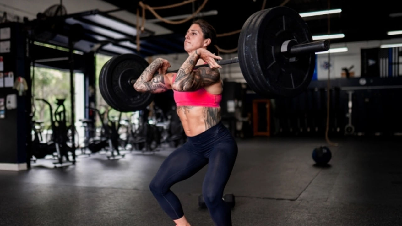 ఎక్కువ వ్యాయామం చేయడం వల్ల అలసట: అతిగా వ్యాయామం చేయడం వల్ల శరీరంలోని చురుకుదనం పోయి అలసట వస్తుంది. ఎక్కువ సేపు వర్కవుట్ చేస్తే శరీరంలో బలహీనత పెడుతుంది. తొందరపడి వ్యాయామం చేయకూడదని గుర్తుంచుకోండి. శరీరం ఫిట్‌గా ఉండాలంటే 40-45 నిమిషాల పాటు వ్యాయామం చేస్తే సరిపోతుంది.