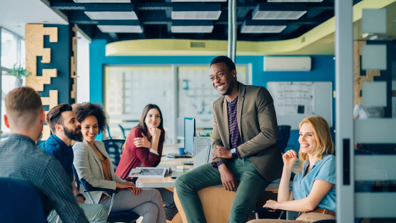 ఆఫీసులో ఈ తప్పులు అస్సలు చేయొద్దు..! చేశారో అంతే సంగతి.. మీ కెరీర్ డేంజర్ లో పడ్డట్లే..!