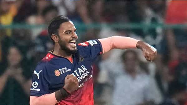 Yash Dayal : ఐఫోన్, లాప్ టాప్ దొంగిలించింది.. నా దగ్గర నుంచి లక్షలు వసూలు చేసింది.. దయాల్ దీనగాథ