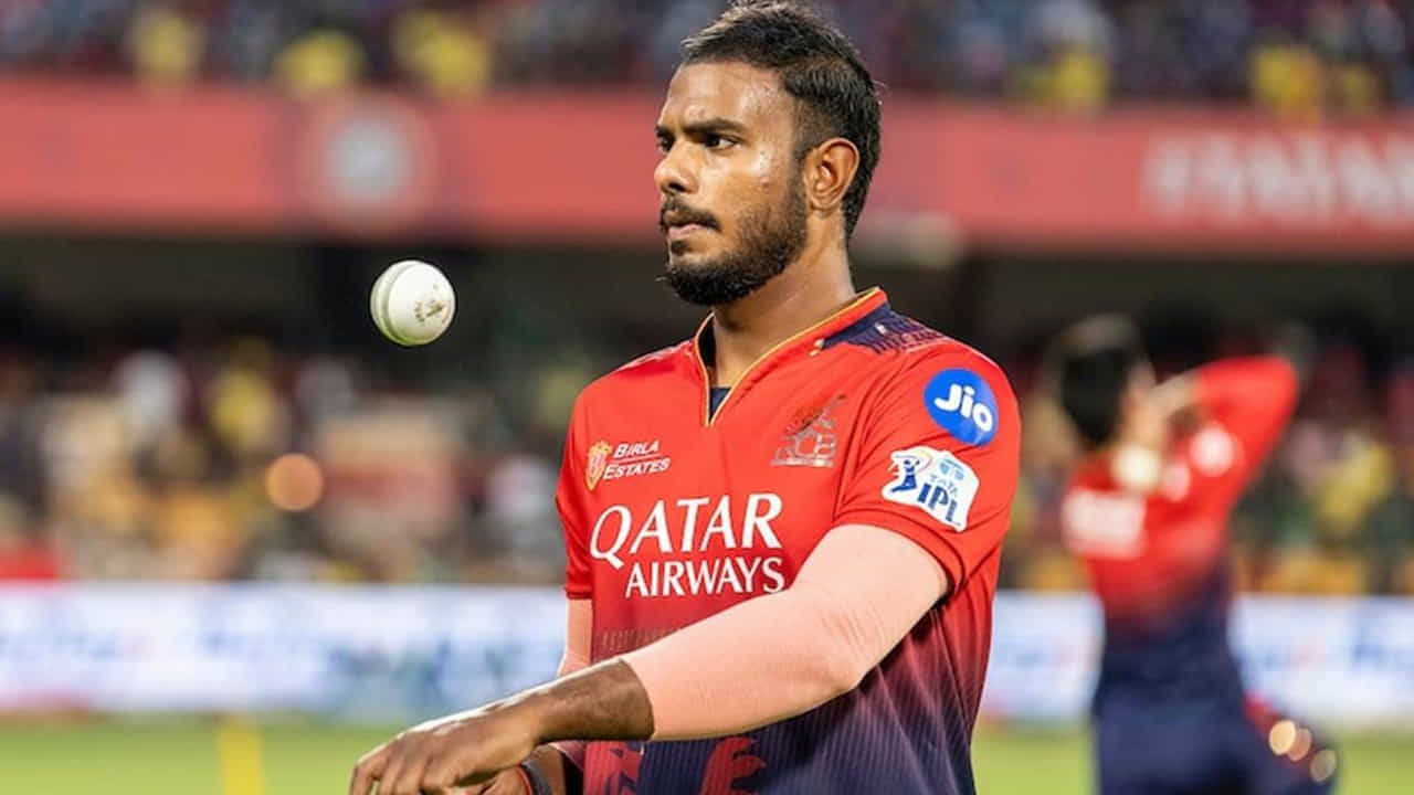 ఈ లైంగిక వేధింపుల ఆరోపణలు, ఎఫ్‌ఐఆర్ నమోదు కావడంతో యశ్ దయాల్ క్రికెట్ కెరీర్‌కు తీవ్ర ముప్పు వాటిల్లే అవకాశం ఉంది. ఈ కేసు విచారణ అతని కెరీర్‌ను ఎలా ప్రభావితం చేస్తుందో, BCCI లేదా RCB అతనిపై ఎలాంటి చర్యలు తీసుకుంటాయో చూడాలి. ఇలాంటి తీవ్రమైన ఆరోపణలు ఏ క్రీడాకారుడి కెరీర్‌కైనా పెద్ద దెబ్బ అని విశ్లేషకులు అభిప్రాయపడుతున్నారు. యశ్ దయాల్, అతని కుటుంబం ఇంకా ఈ విషయంపై ఎటువంటి ప్రకటన చేయలేదు.