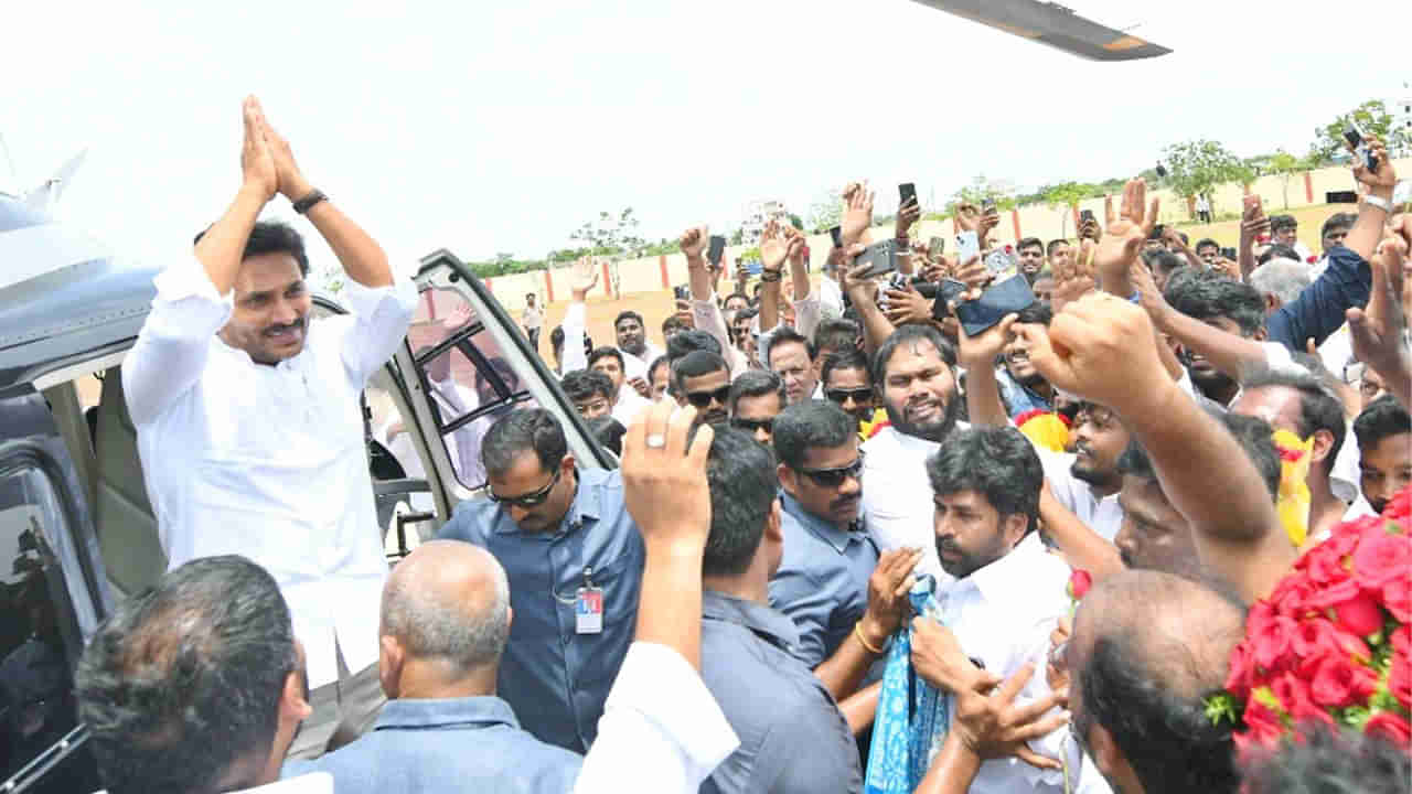 ఆంక్షల మధ్య కొనసాగుతున్న జగన్ నెల్లూరు పర్యటన.. భారీగా తరలివచ్చిన జనాలు!