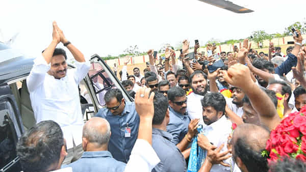 ఆంక్షల మధ్య కొనసాగుతున్న జగన్ నెల్లూరు పర్యటన.. భారీగా తరలివచ్చిన జనాలు!