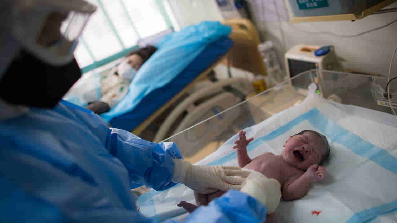 19ఏళ్ల మహిళకు 5వ సారి ప్రసవం..! మొదటి కాన్పు ఎప్పుడో తెలిసి డాక్టర్లు షాక్‌..