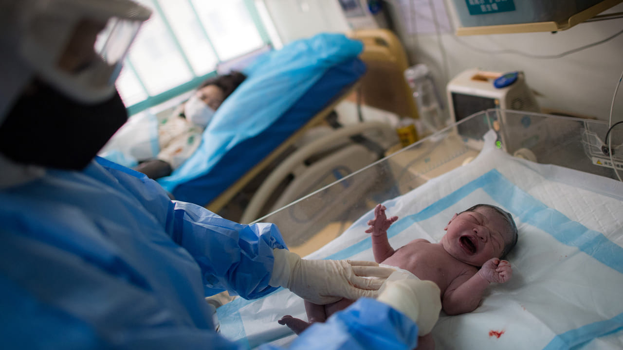 19ఏళ్ల మహిళకు 5వ సారి ప్రసవం..! మొదటి కాన్పు ఎప్పుడో తెలిసి డాక్టర్లు షాక్‌..