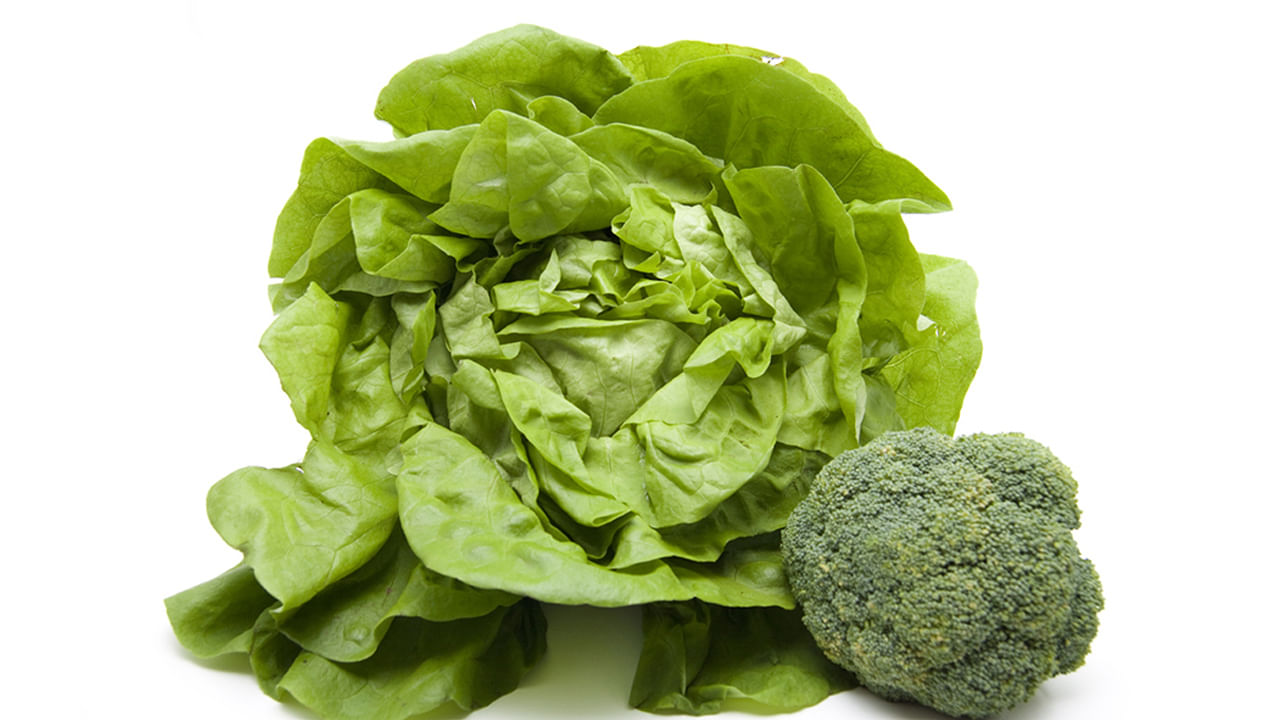 బ్రోకలీ - పాలకూర : మందులు తీసుకునే వారు బ్రోకలీ, పాలకూర వంటి ఆహారాలను తినకుండా ఉండాలి. ఎందుకంటే ఈ ఆహారాలలో విటమిన్ కె ఎక్కువగా ఉంటుంది. ఫలితంగా వాటిని తినేటప్పుడు, ఔషధం యొక్క ప్రభావం తగ్గుతుంది. అంతేకాకుండా విటమిన్ కె రక్తం గడ్డకట్టడంలో సహాయపడుతుంది. అటువంటి సందర్భాలలో పెద్ద మొత్తంలో విటమిన్ కె తీసుకోవడం వల్ల రక్తం పలుచబడటానికి మందుల ప్రభావం తగ్గుతుంది.