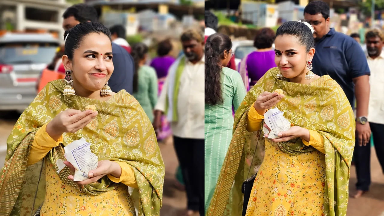 టాలీవుడ్ నటి కోమలి ప్రసాద్ శుక్రవారం (ఆగస్టు 15) విజయవాడ ఇంద్రకీలాద్రి అమ్మవారిని దర్శించుకుంది. ఆలయంలో ప్రత్యేక పూజలు చేసి మొక్కులు తీర్చుకుంది.