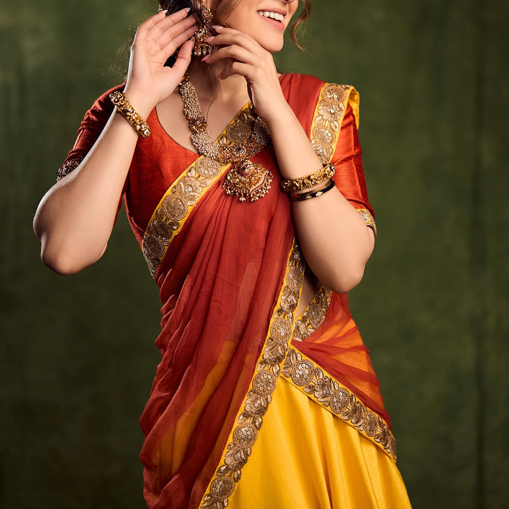 స్టార్ హీరోల నుంచి దర్శకుల వరకు చాలా మంది విడాకులు తీసుకుంటూ ప్రేక్షకులకు షాక్ ఇస్తున్నారు. సమంత, నాగ చైతన్య దగ్గర నుంచి ఏఆర్ రెహమాన్ వరకు విడాకులు అనౌన్స్ చేసి అందరికి షాక్ ఇచ్చారు. ఇప్పుడు మరో జంట కూడా విడిపోతున్నారని తెలుస్తుంది.