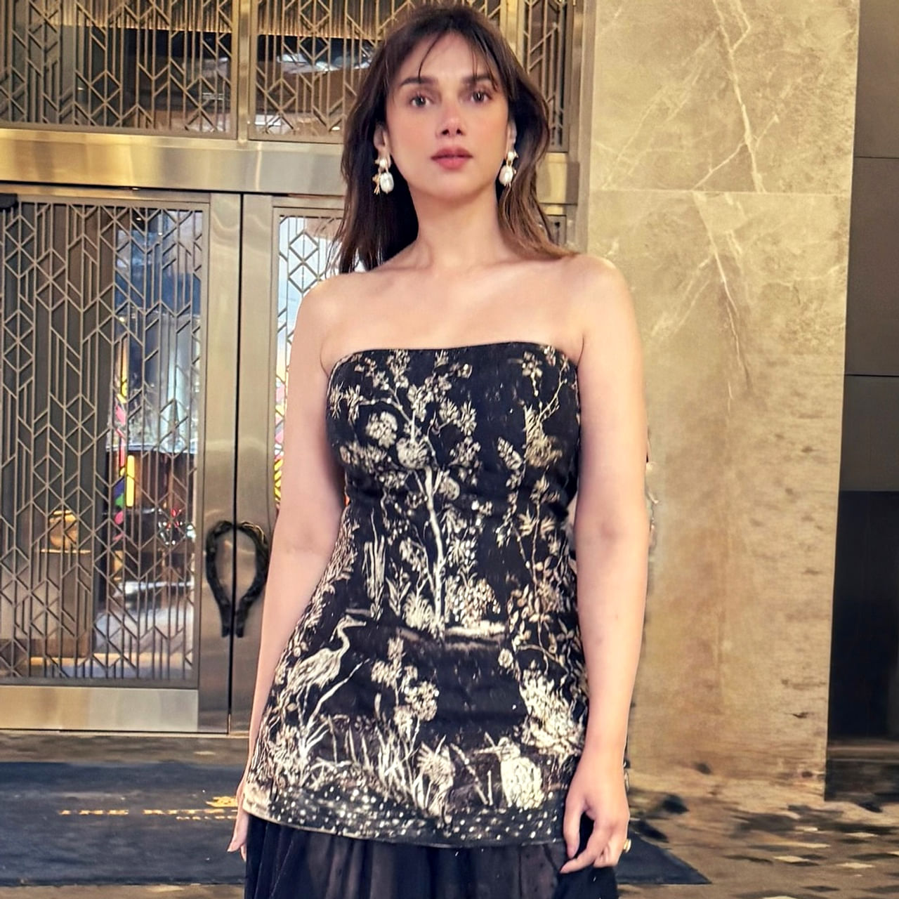 అదితి రావు హైదరి .. ప్రజాపతి అనే మలయాళ సినిమాతో హీరోయిన్ గా కెరీర్ ప్రారంభించింది ఈ చిన్నది. ఆతర్వాత అక్కడి నుంచి తమిళ్ ఇండస్ట్రీకి వెళ్ళింది. అక్కడ సిరినగరం అనే సినిమాలో నటించింది. ఆతర్వాత బాలీవుడ్ లో అదృష్టాన్ని పరీక్షించుకుంది.