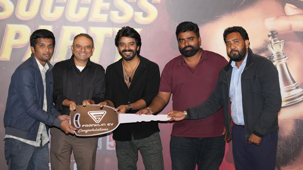 Aha Sarkaar Season 5: 'సర్కార్ తో ఆట' విజేతలకు ఫ్రాంక్లిన్ ఈవీ బైక్స్ అందజేసిన 'ఆహా'