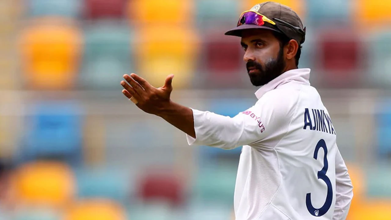 1. అజింక్య రహానే: పుజారాతో పాటు సహచర బ్యాట్స్‌మన్ అజింక్య రహానే కెరీర్ కూడా ఇప్పుడు క్షీణిస్తున్నట్లు కనిపిస్తోంది. 2011లో ఇంగ్లాండ్‌పై అరంగేట్రం చేసిన రహానే ఇప్పటివరకు 85 టెస్టులు, 90 వన్డేలు, 20 టీ20 మ్యాచ్‌లు ఆడాడు. చివరిసారిగా జులై 2023లో వెస్టిండీస్‌తో టెస్ట్ మ్యాచ్ ఆడాడు. 37 ఏళ్ల వయసులో, అతను టీమిండియాకు తిరిగి వచ్చే అవకాశాలు చాలా తక్కువగా ఉన్నాయని భావిస్తున్నారు.