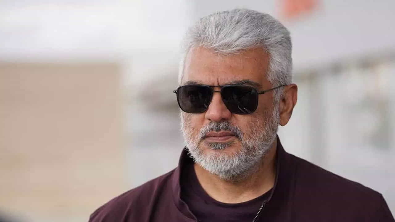 రాశి కన్నా వాసి గొప్పదని నమ్మే స్టార్ హీరో అజిత్. కోలీవుడ్ నెంబర్ వన్ రేసులో ఉన్నా... హరి బరీగా సినిమాలు చేయకుండా... చాలా సెలెక్టివ్గా ఉంటారు ఈ స్టార్ హీరో. రీసెంట్ టైమ్స్లో అజిత్ మరింత స్పీడు తగ్గించారు. సినిమాతో పాటు రేసింగ్ మీద కూడా కాన్సన్ట్రేట్ చేస్తూ వస్తున్నారు. ఈ నేపథ్యంలో తన సిల్వర్ స్క్రీన్ జర్నీని గుర్తు చేసుకున్నారు అజిత్.
