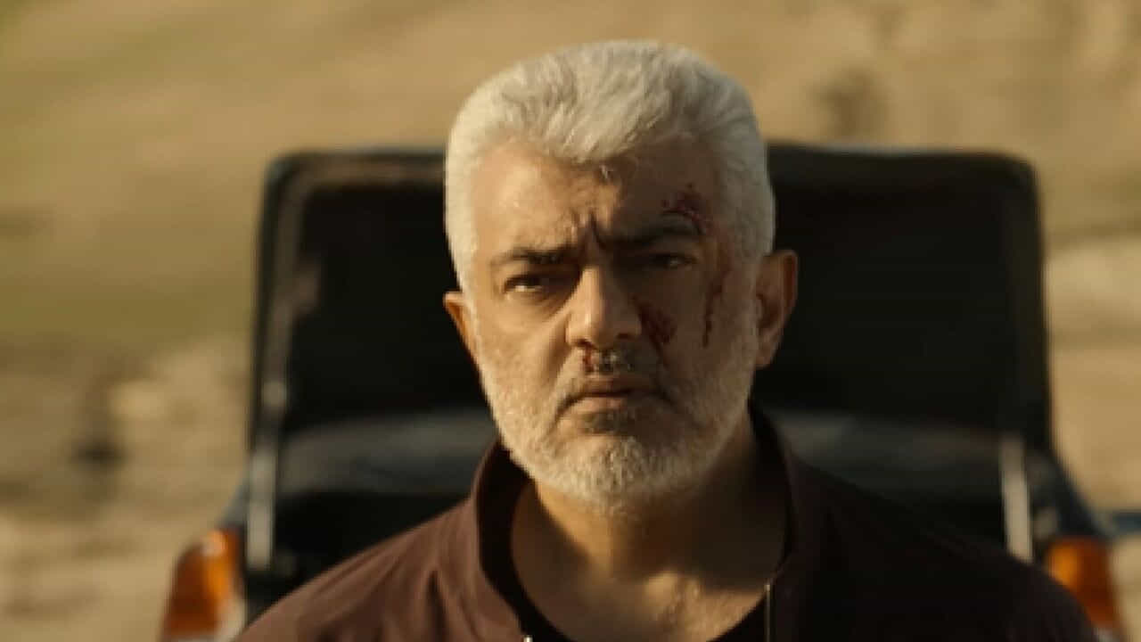 తన రేసింగ్ జర్నీ గురించి కూడా ఇంట్రస్టింగ్ కామెంట్స్ చేశారు అజిత్. 'అక్కడ కూడా ఎన్నో ఎదురుదెబ్బలు తగిలాయి. యాక్సిడెంట్స్ అయ్యాయి. నేను ఎదగకుండా అడ్డుకునేందుకు కుట్రలు కూడా చేశారు. ఎన్ని అవమానాలు ఎదురైనా ఇప్పుడు రేసింగ్లోనూ పతకాలు సాధించే స్థాయికి వచ్చాను' అంటూ ట్రాక్ మీద పడుతున్న కష్టాన్ని గుర్తు చేసుకున్నారు.