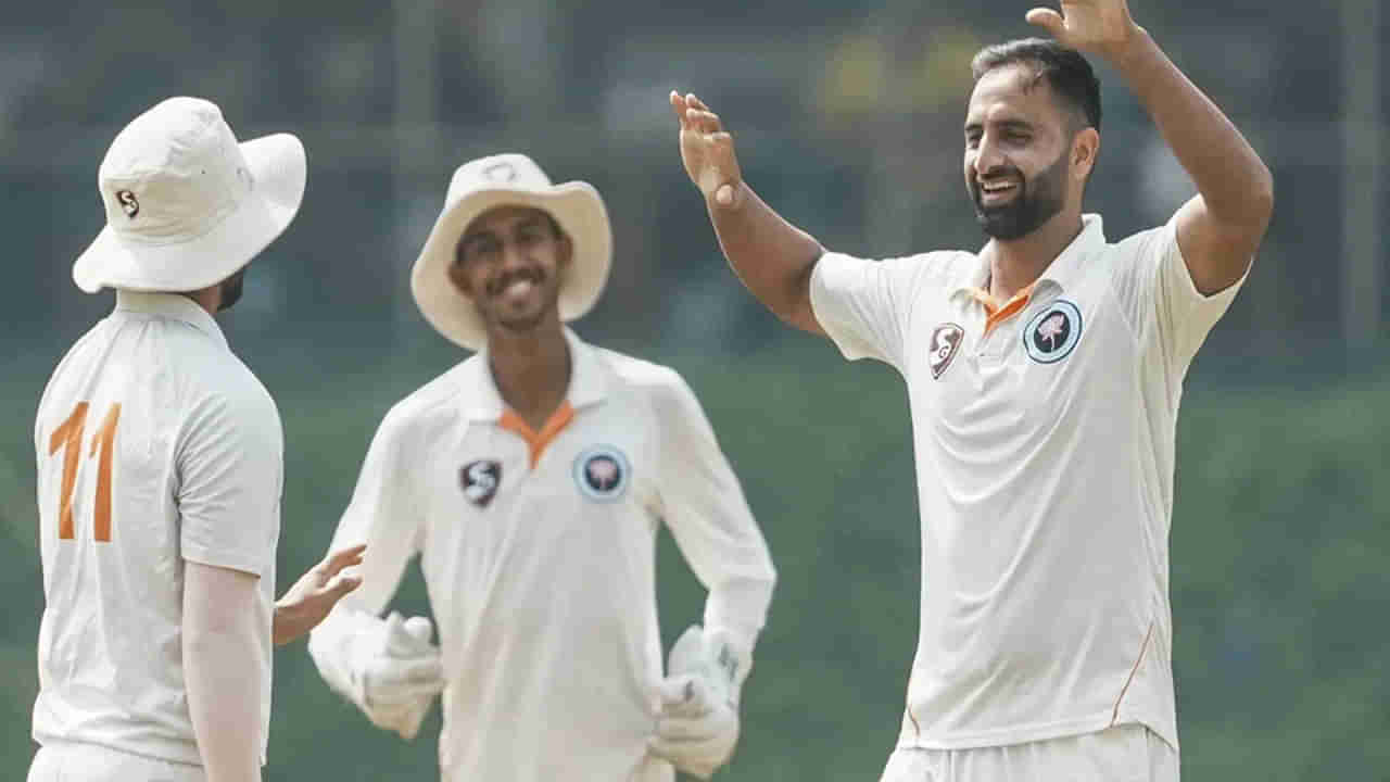 W,W,W,W.. 4 బంతుల్లో 4 వికెట్లు.. డబుల్ హ్యాట్రిక్‌తో చరిత్ర సృష్టించిన దమ్మున్నోడు..