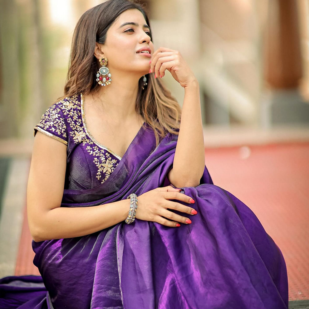 అంతకు ముందు సూపర్ స్టార్ రజినీకాంత్ నటించిన లింగ సినిమాలో సైడ్ యాక్టర్ గా కనిపించింది ఈ భామ. ఇక తెలుగులో రామ్ పోతినేని హీరోగా నటించిన రెడ్ సినిమాతో పరిచయం అయ్యింది. ఈ సినిమా తర్వాత క్రేజీ ఆఫర్స్ అందుకుంది. వరుస ఆఫర్స్ అందుకుంది. 