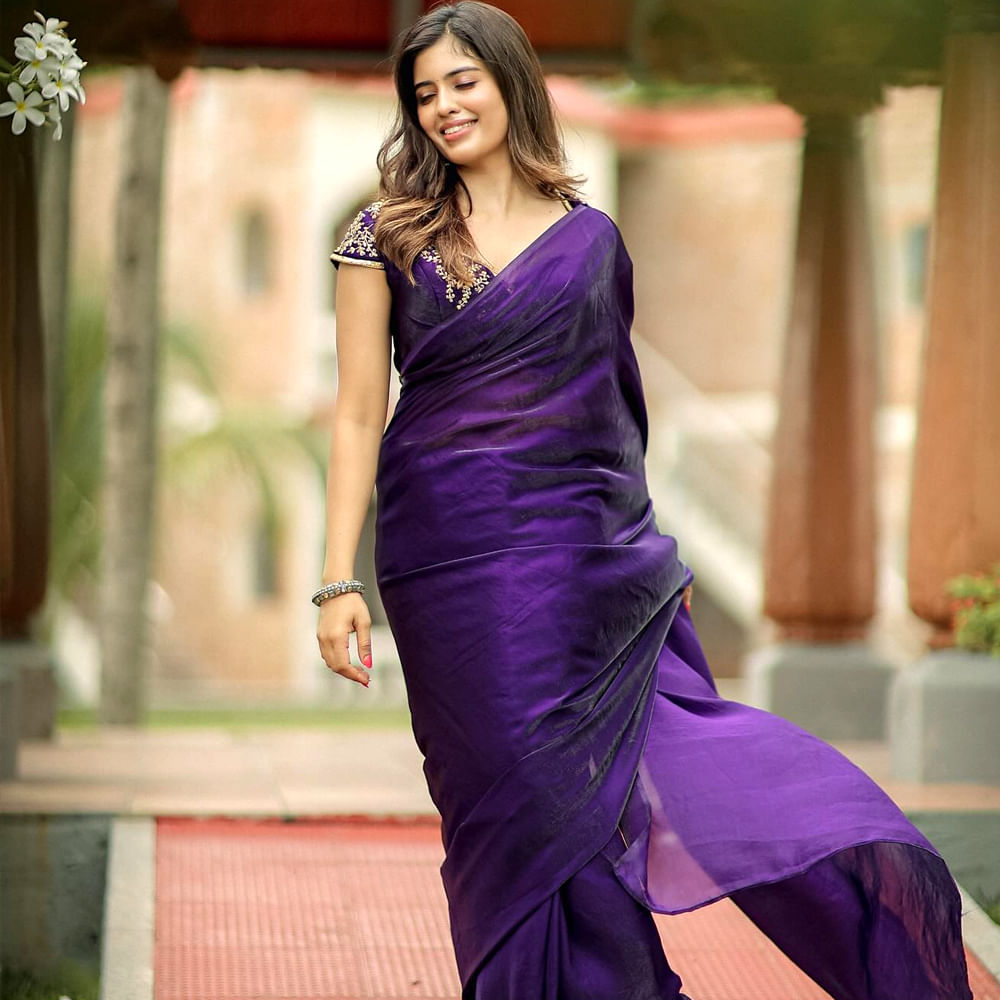 హనుమాన్ సినిమా తర్వాత వరుస సినిమాల్లో నటించే అవకాశాలు అందుకుంది. తెలుగులోనే కాకుండా అటు తమిళంలోనూ సినిమాల్లో నటిస్తుంది. దళపతి విజయ్ నటించిన విజిల్ సినిమాలో చిన్న పాత్రలో కనిపించింది అమృత.  ఈ సినిమాతో అమృతకు మంచి గుర్తింపు వచ్చింది. 